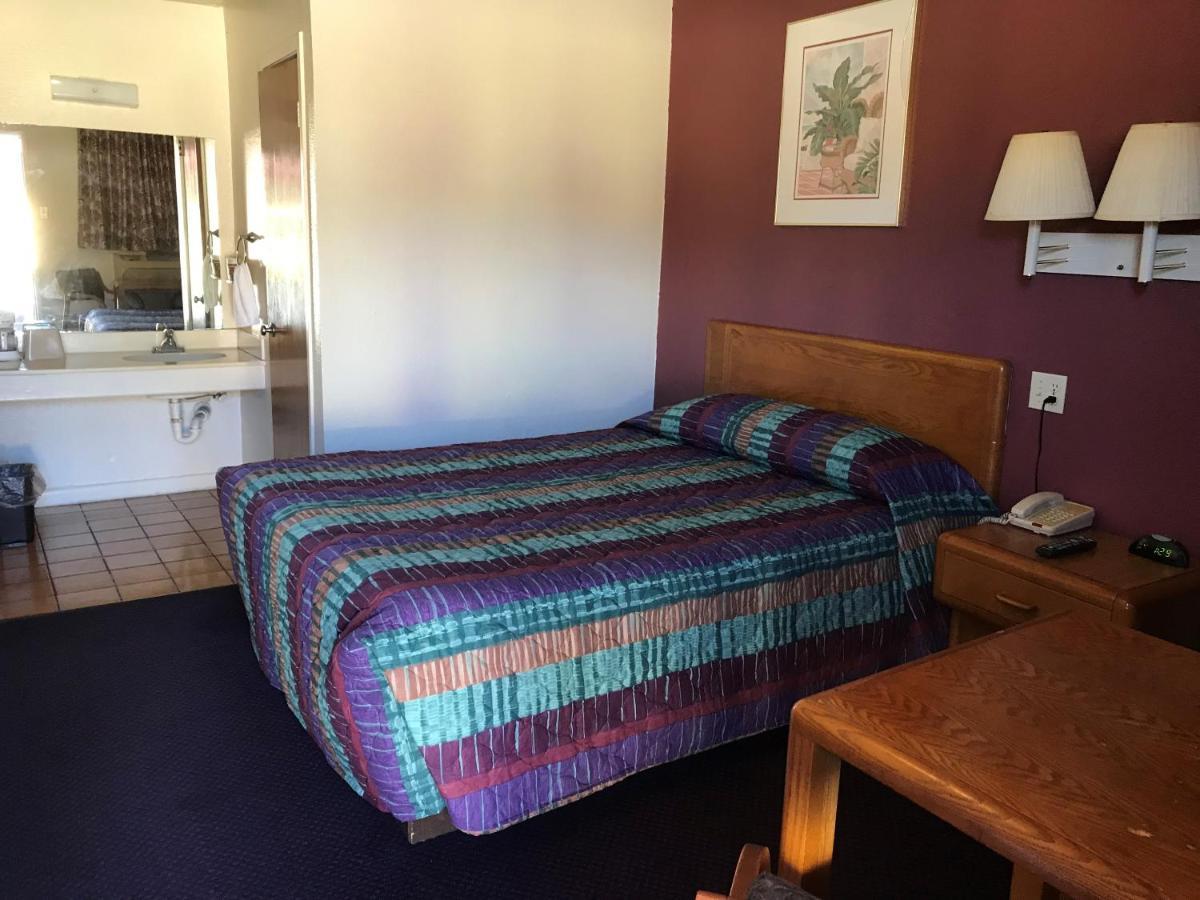 Luxury Inn George West Bagian luar foto