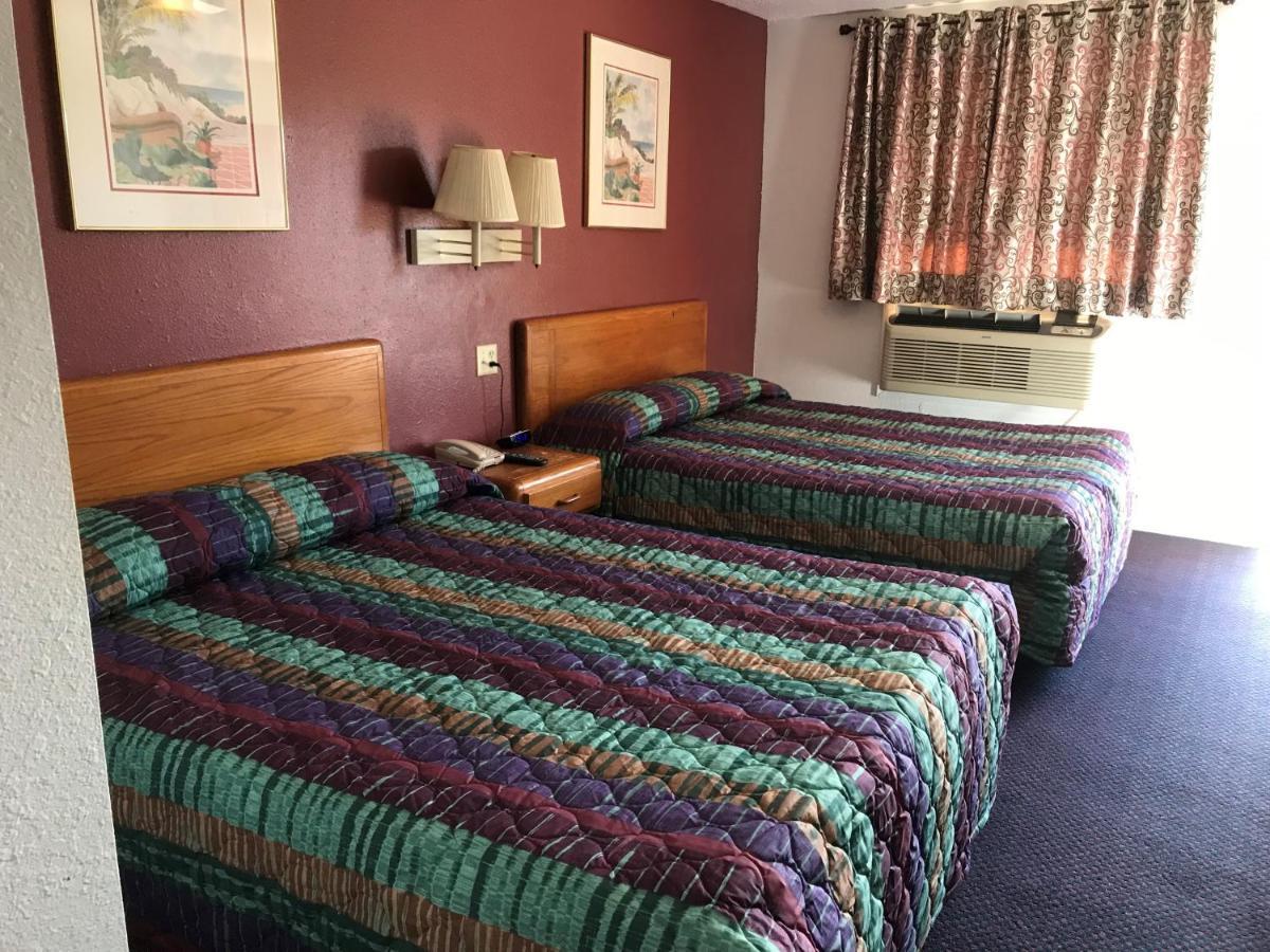 Luxury Inn George West Bagian luar foto