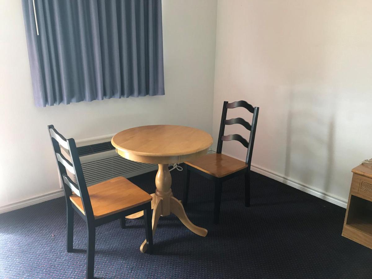 Luxury Inn George West Bagian luar foto