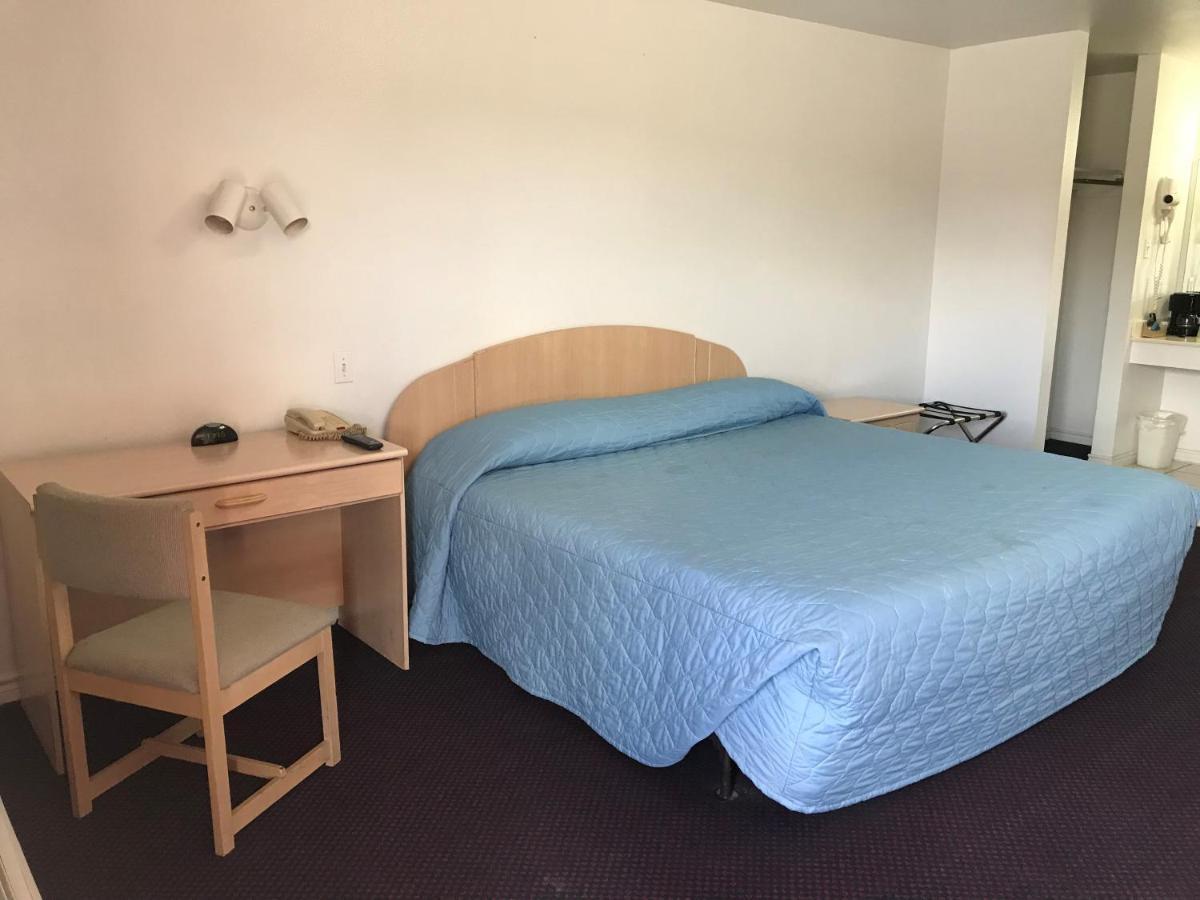 Luxury Inn George West Bagian luar foto