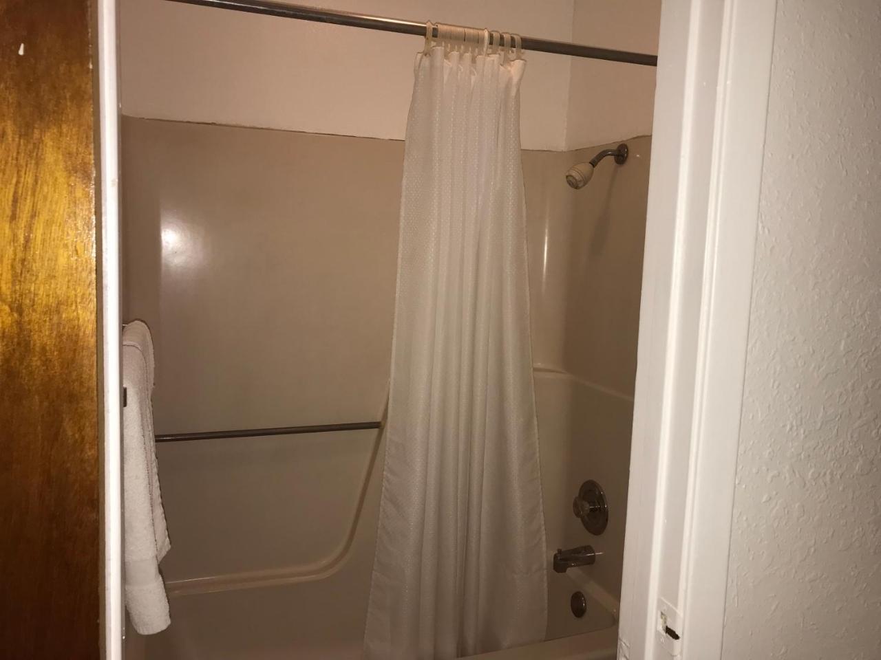 Luxury Inn George West Bagian luar foto