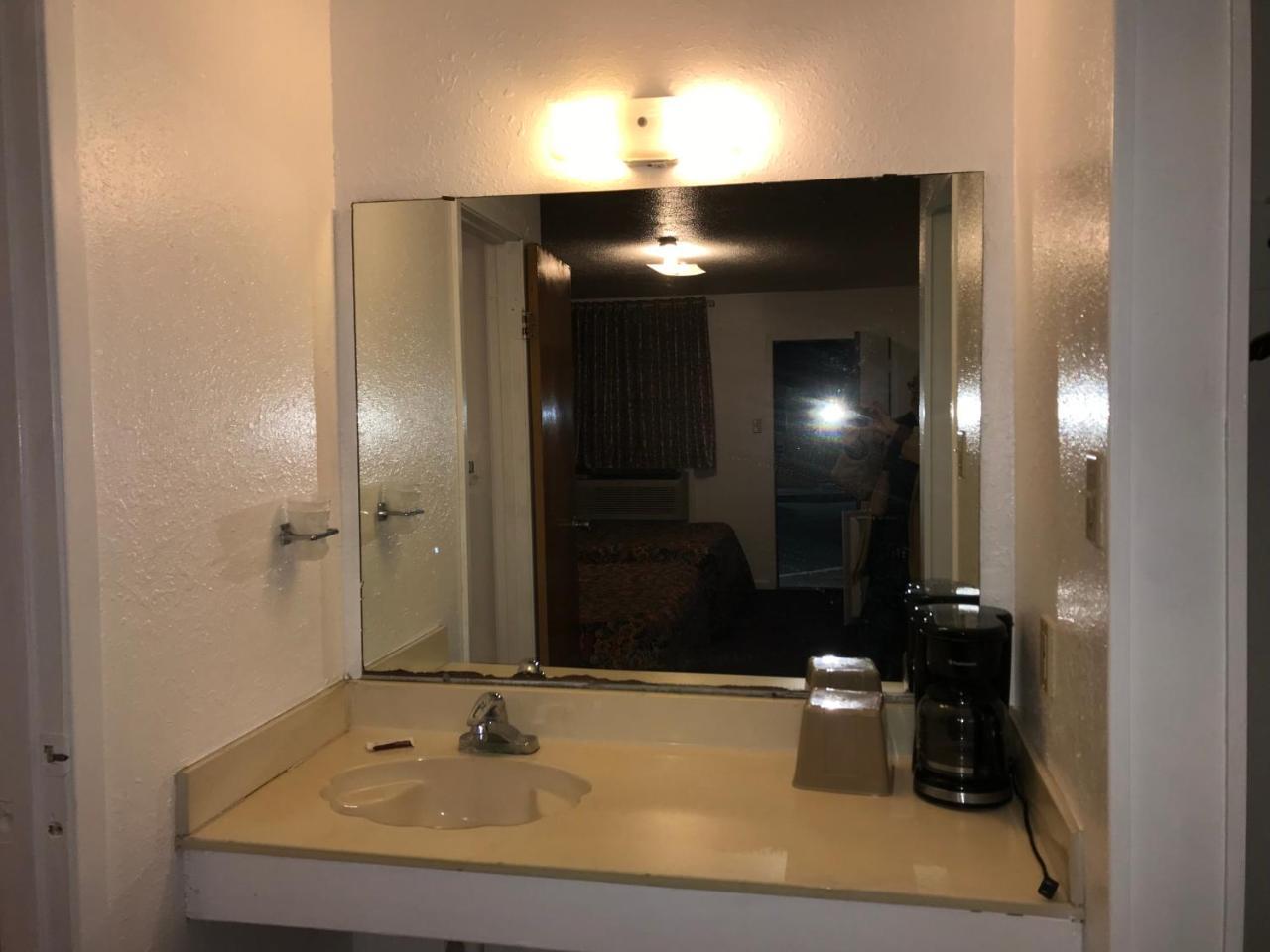 Luxury Inn George West Bagian luar foto